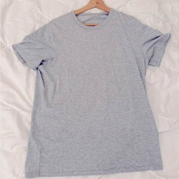 Lululemon Fundamental T Shirt in Heathered Silver Drop Gray Size Medium - Picture 3 of 5